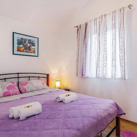 1 Bedroom Stunning Apartment In Bakarac Esterno foto