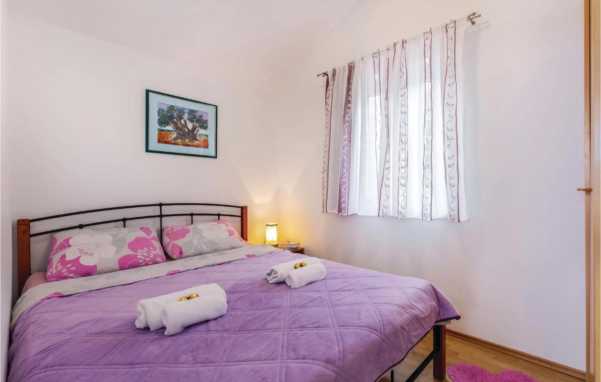 1 Bedroom Stunning Apartment In Bakarac Esterno foto
