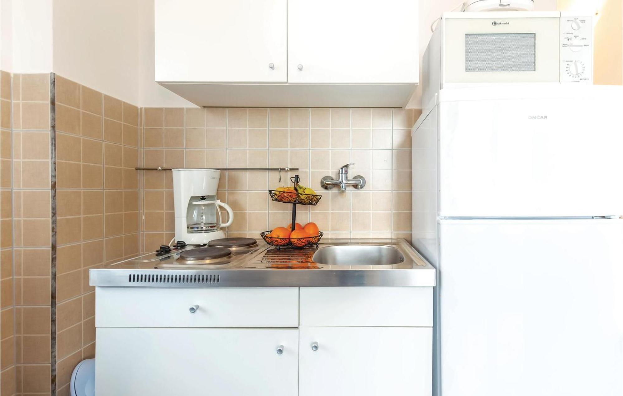 1 Bedroom Stunning Apartment In Bakarac Esterno foto