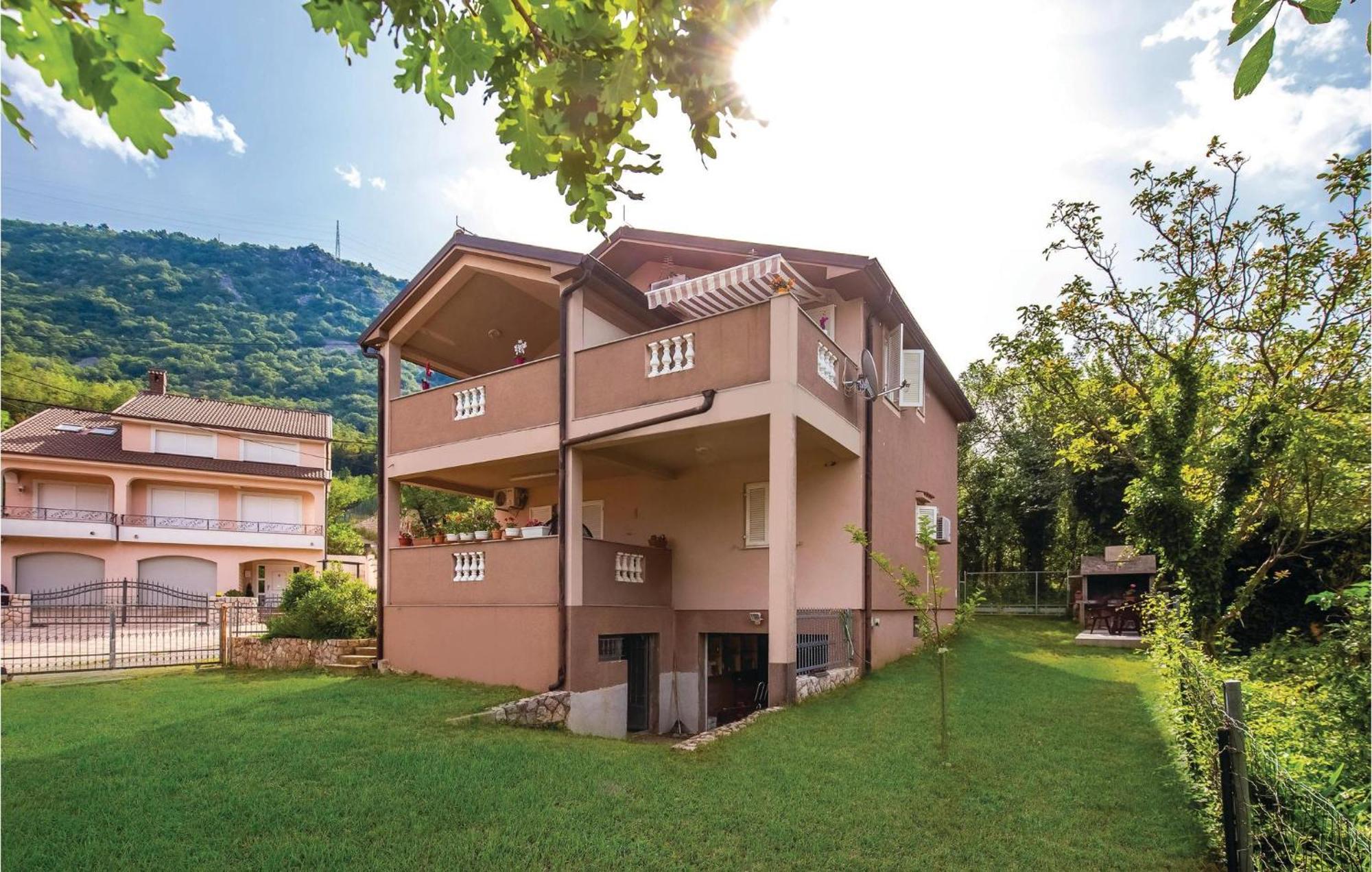 1 Bedroom Stunning Apartment In Bakarac Esterno foto