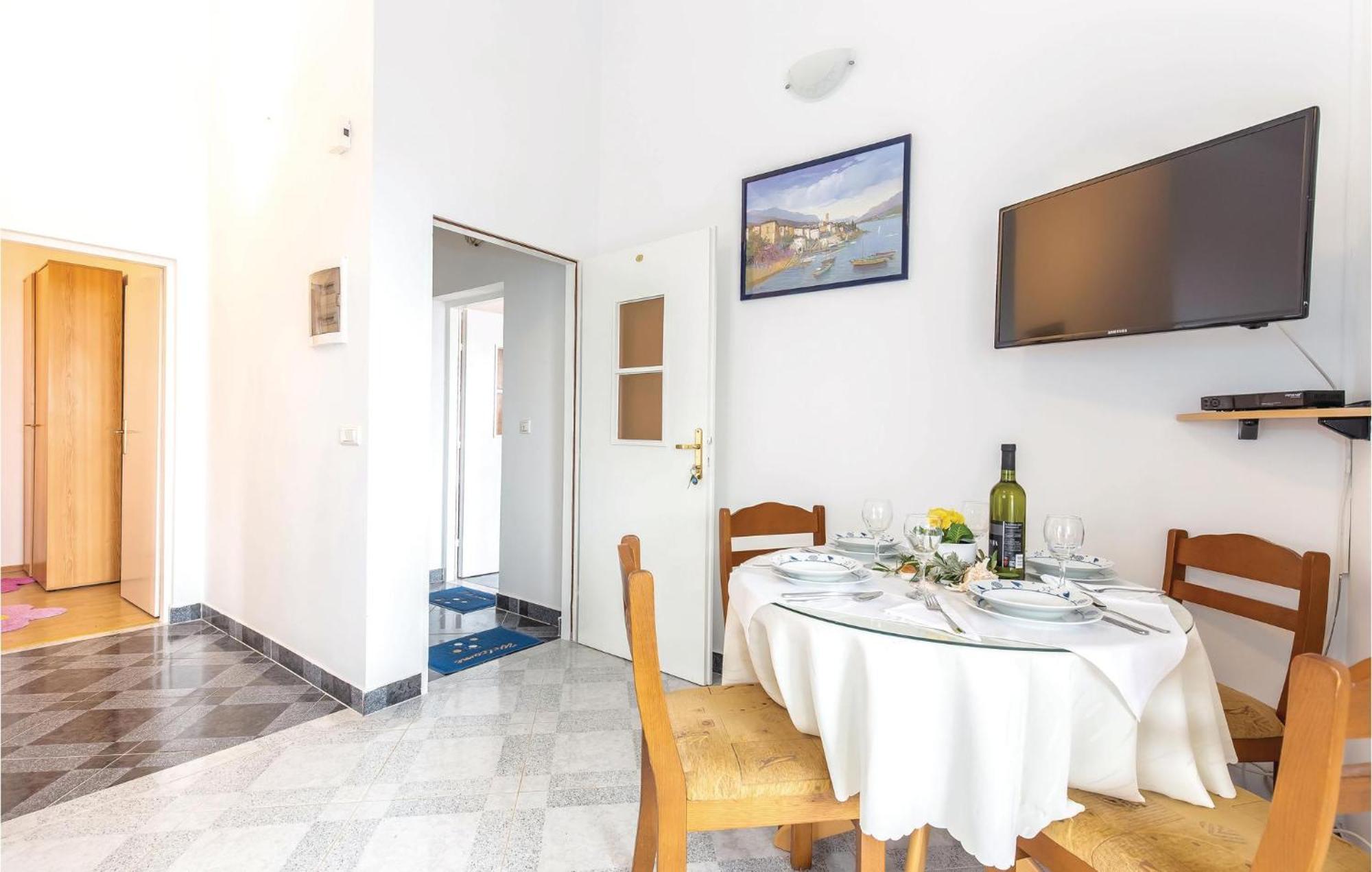 1 Bedroom Stunning Apartment In Bakarac Esterno foto