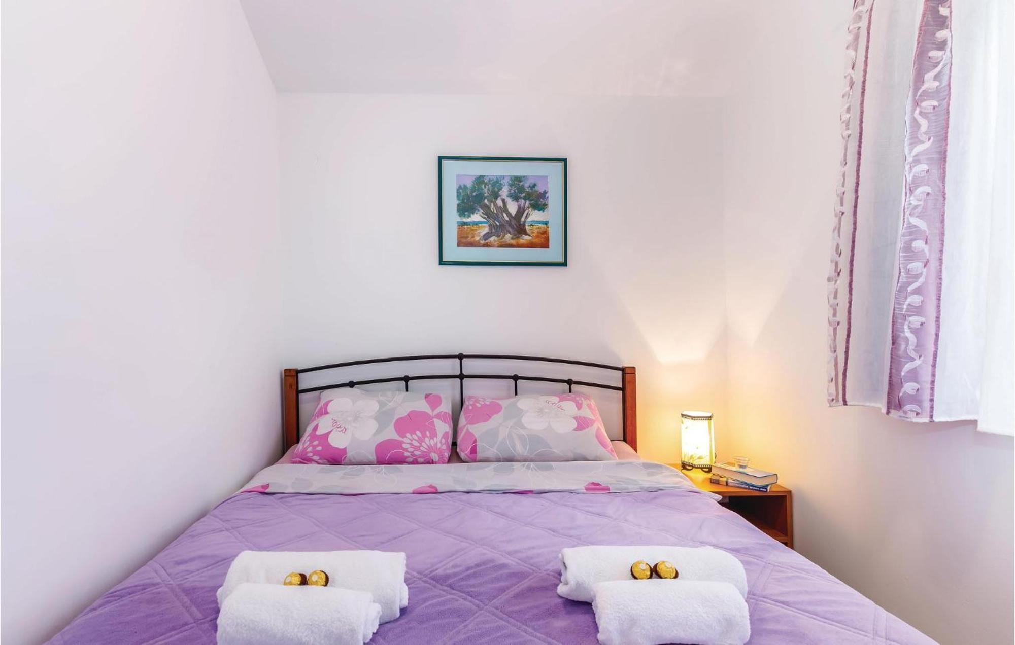 1 Bedroom Stunning Apartment In Bakarac Esterno foto