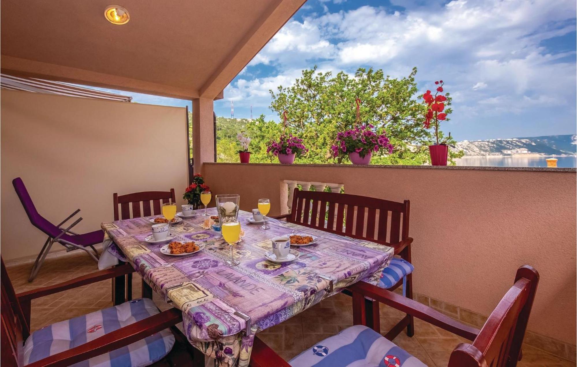 1 Bedroom Stunning Apartment In Bakarac Esterno foto